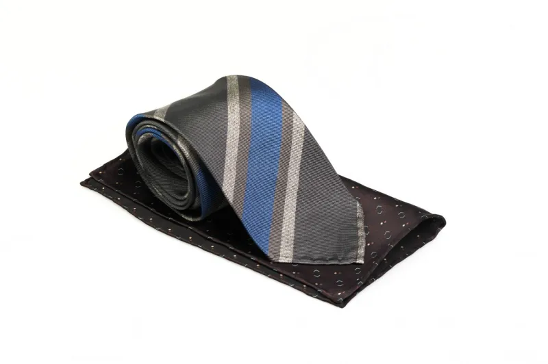 Imaginea numarul 2 reprezentatand Cadou pentru bărbați: batista handmade mătase + cravata handmade mătase